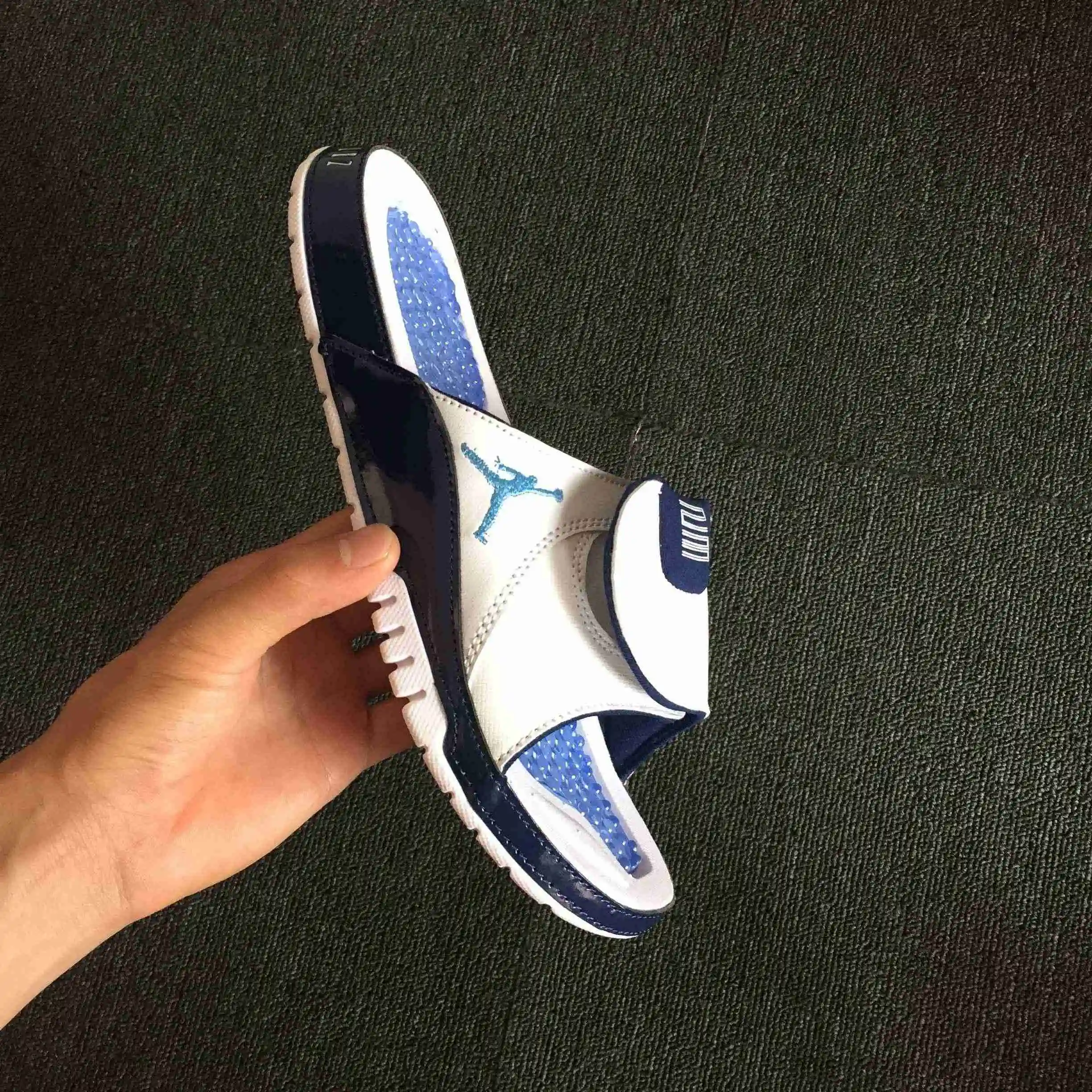AJ11 复活节魔术贴 拖鞋 白深兰8.webp