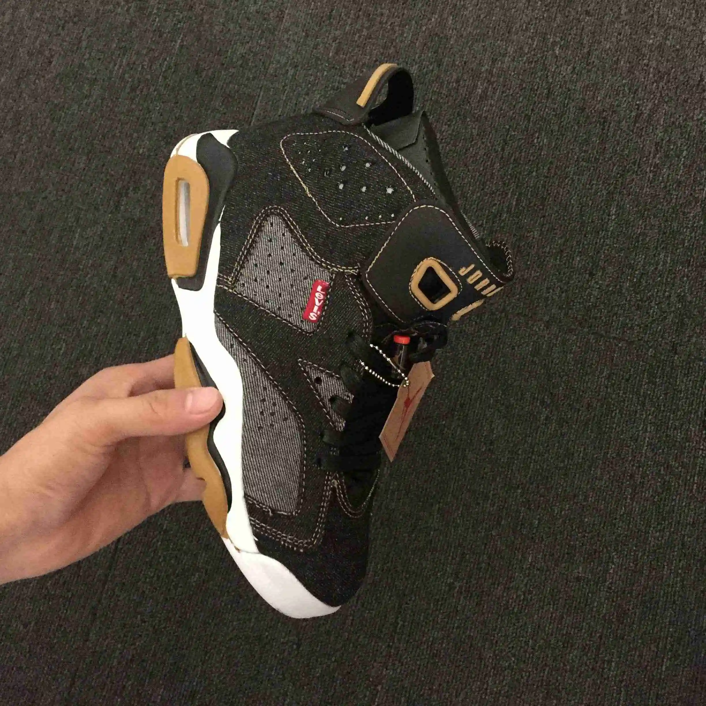 Levi’s x Air Jordan 6 黑牛仔10.webp
