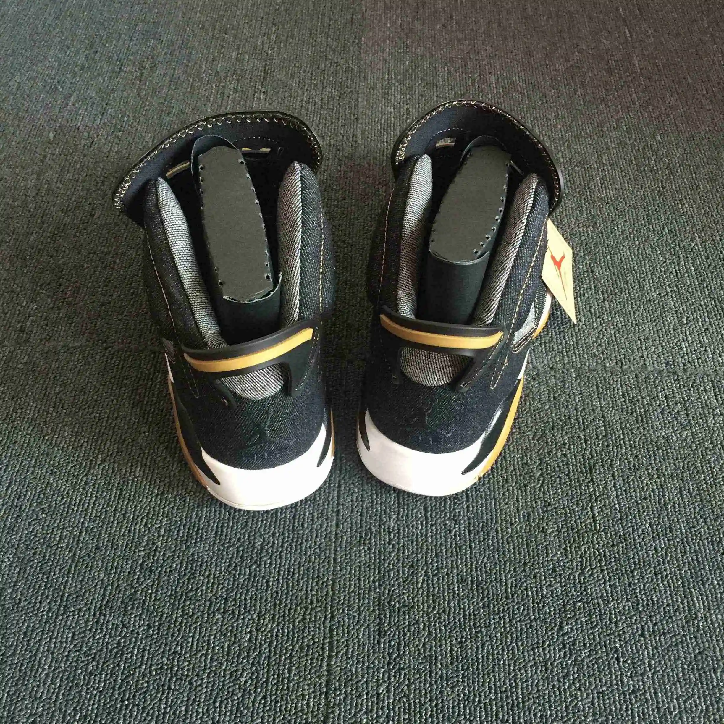 Levi’s x Air Jordan 6黑牛仔6.webp