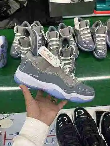 Gris frío 36-47 con media talla
