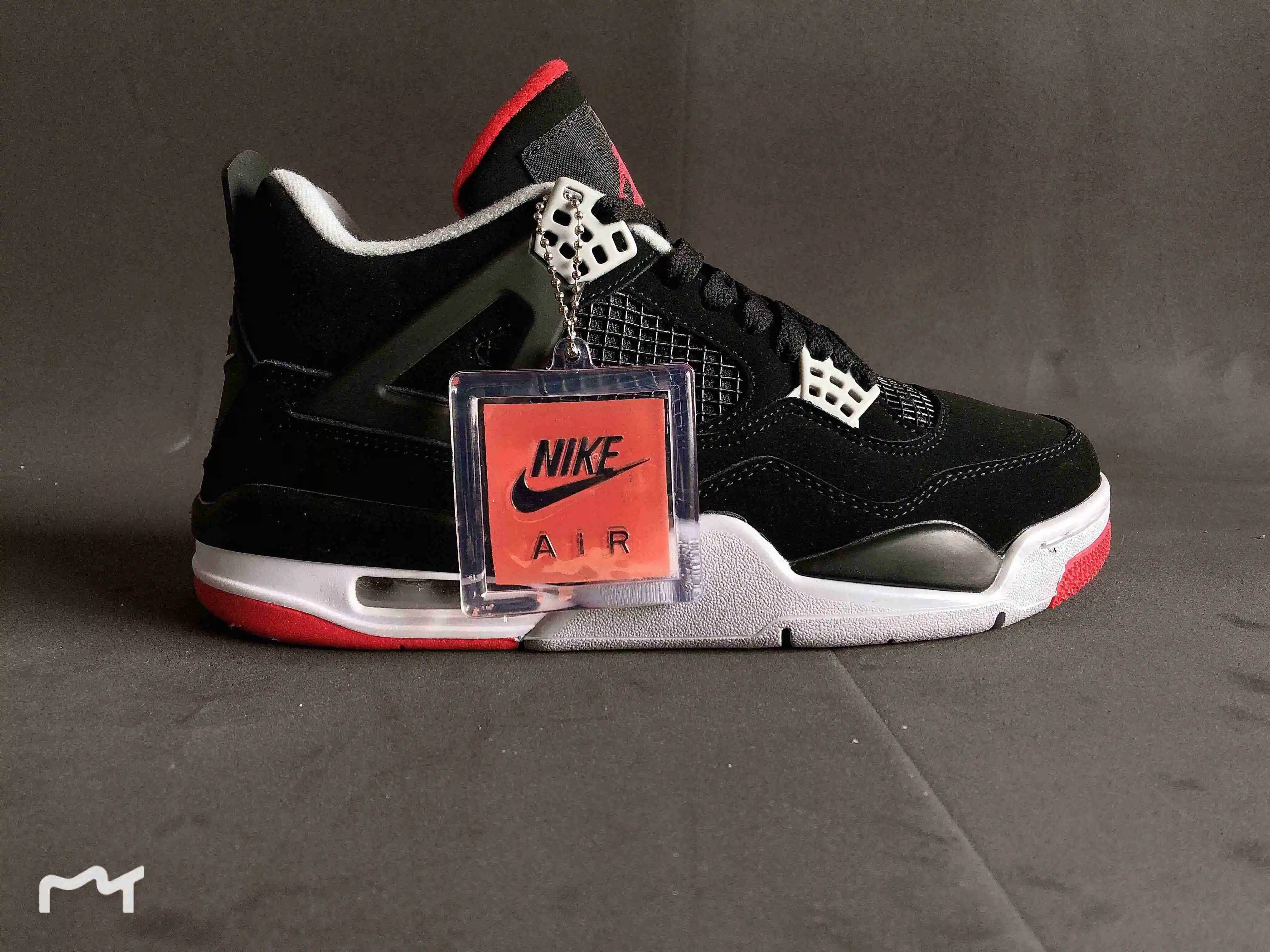 黑灰红NIKE