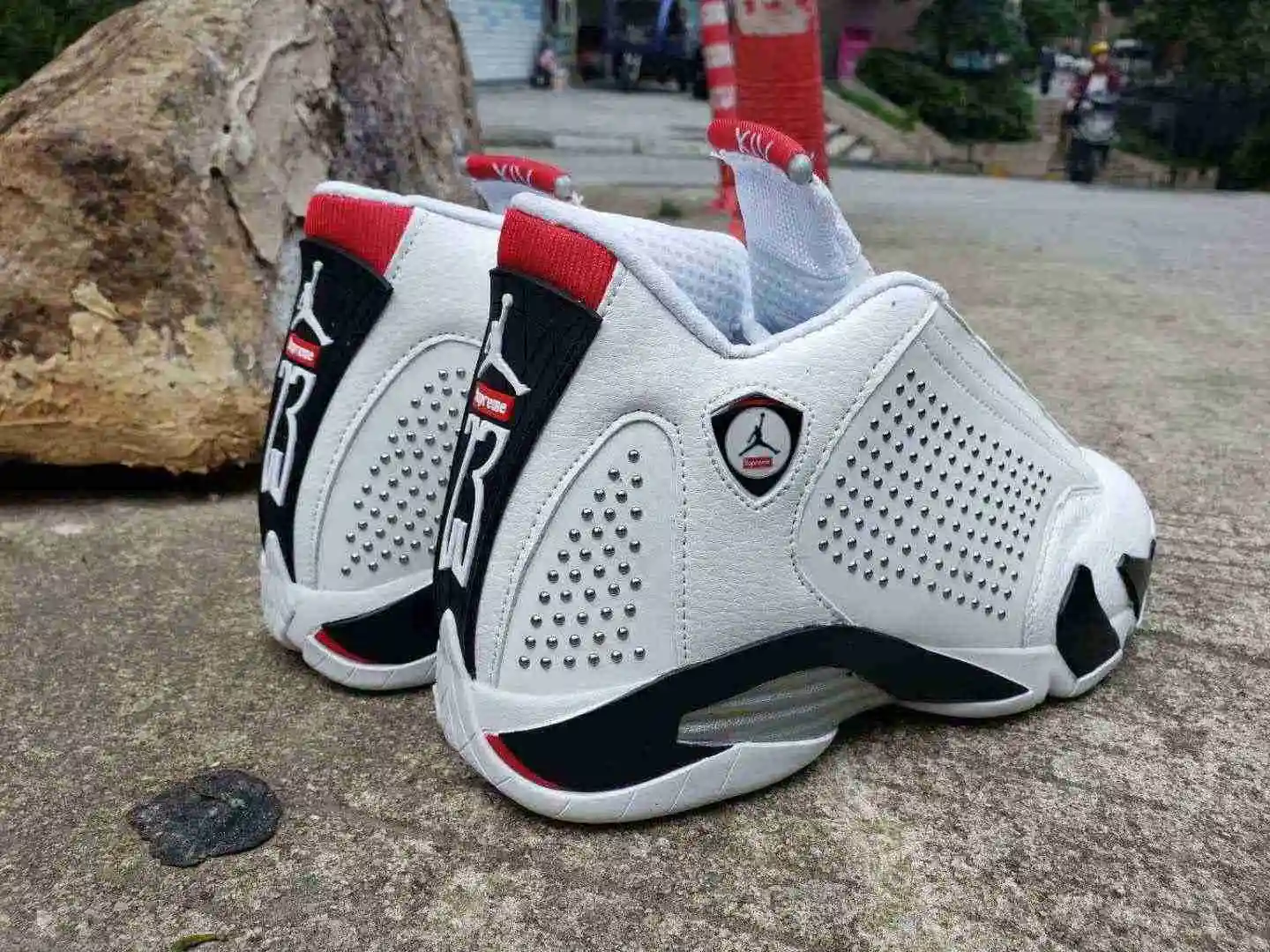 Supreme x Air Jordan 14 白钻石 (2).webp