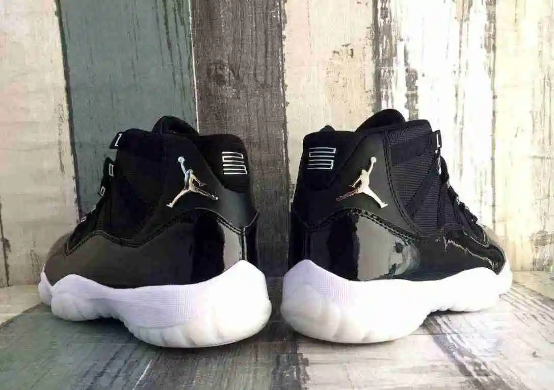 JORDAN 11黑银