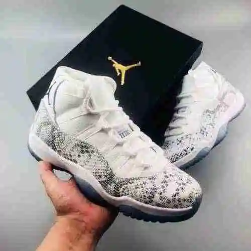 Air Jordan 11 Patrón de piel de serpiente 40-46 con tamaño medio