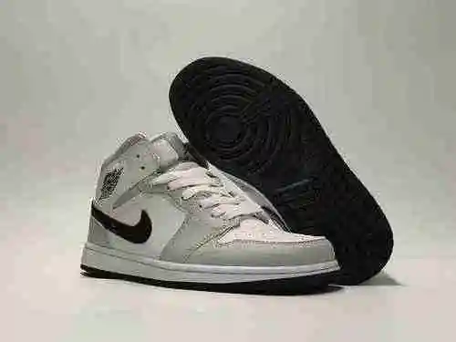 AJ1 Ceniza Ahumada Luz Blanca 36-47