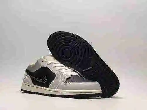 AJ1 escotado negro gris satinado 36-47 con media talla