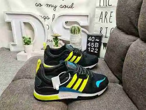 122D Calzado casual deportivo retro estilo tecnología funcional Adidas Originals ZX 700 Hd. Este zap