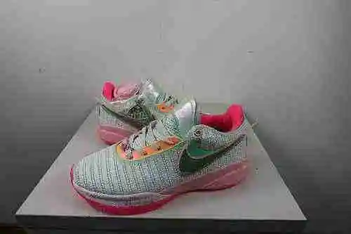 James 20th Generation Low Cut Blanco Rosa Verde 40-46
