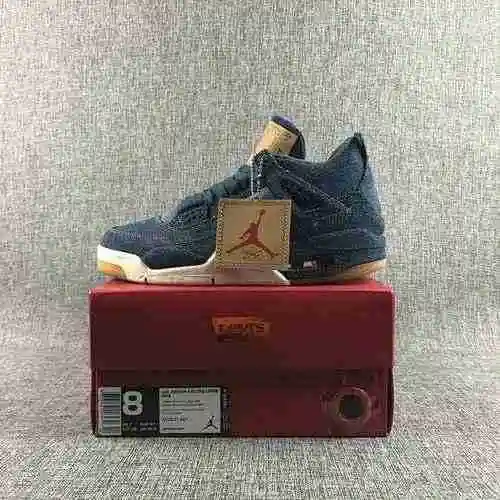 Número de artículo del primer Levi's x Air Jordan 4 de Año Nuevo: AO2571-401, enviado en los números