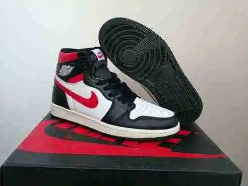 Aj1 negro, blanco, rojo 36-47
