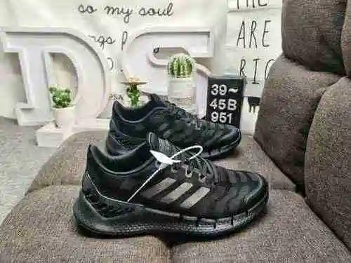 Las zapatillas para correr 951 Dadidas Climacool Breeze cuentan con un diseño de esqueleto de soport