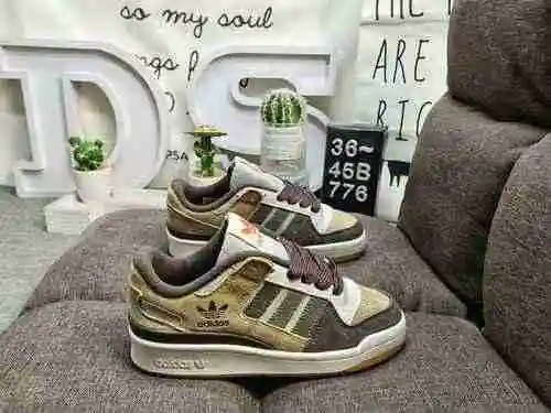776DAdidas Forum 84 Zapatillas casual de moda, versátiles y de corte bajo. Basado en la apariencia d