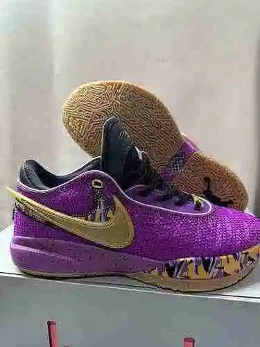 Lebron 20 Púrpura Oro