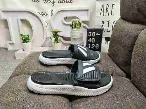Zapatillas de hombre 126D, nuevos zapatos de playa, calzado deportivo informal para nadar