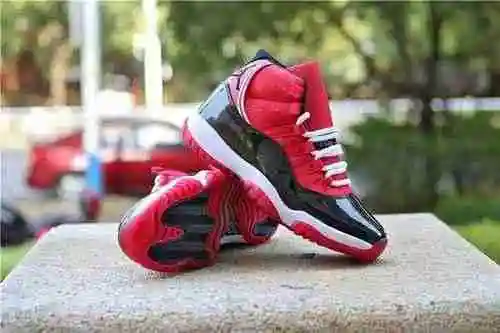 Jordan 11 High Top Cuero Split Rojo y Negro 36-46