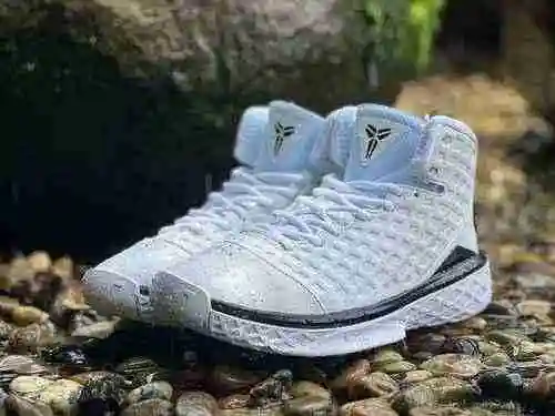 Zapatilla de baloncesto NIKE Kobe 3 KOBE3 en colores blanco y negro 318695-101