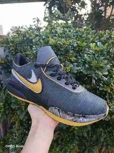 2233 James 20th Generation Combat Zapato de baloncesto gris oscuro dorado 40-45