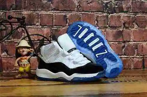 Zapatillas Jordan 11 Niño Blanco Negro 28-35