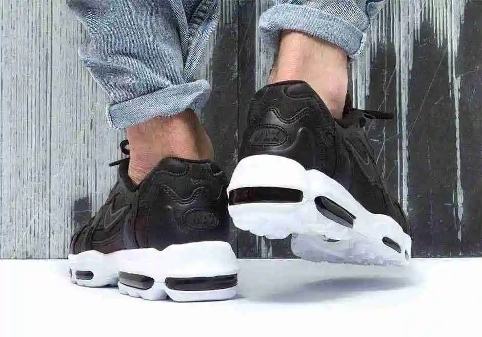 nike-air-max-96-ii-xx-black-white-2.webp