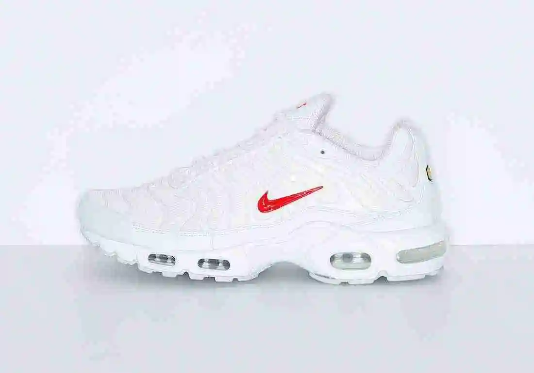 Supreme-Nike-Air-Max-Plus-White-Red-Release-Date-1.webp