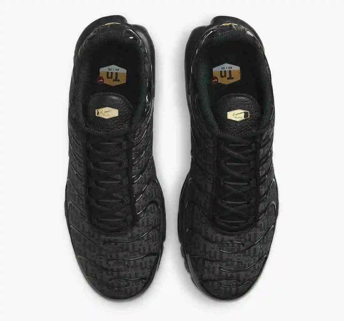Nike-Air-Max-Plus-Black-DD9609-001-Release-Date-3.webp