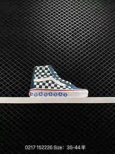 30000 Vans SK8-Mid con irresistibles dameros azules y blancos. No está permitido tener tableros de a