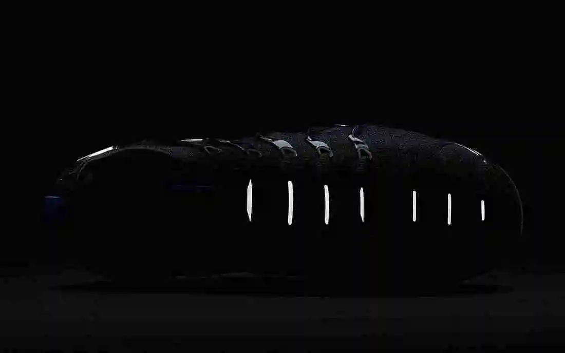 Nike-Air-VaporMax-Plus-Black-Royal-DH4300-001-Release-Date-5.webp