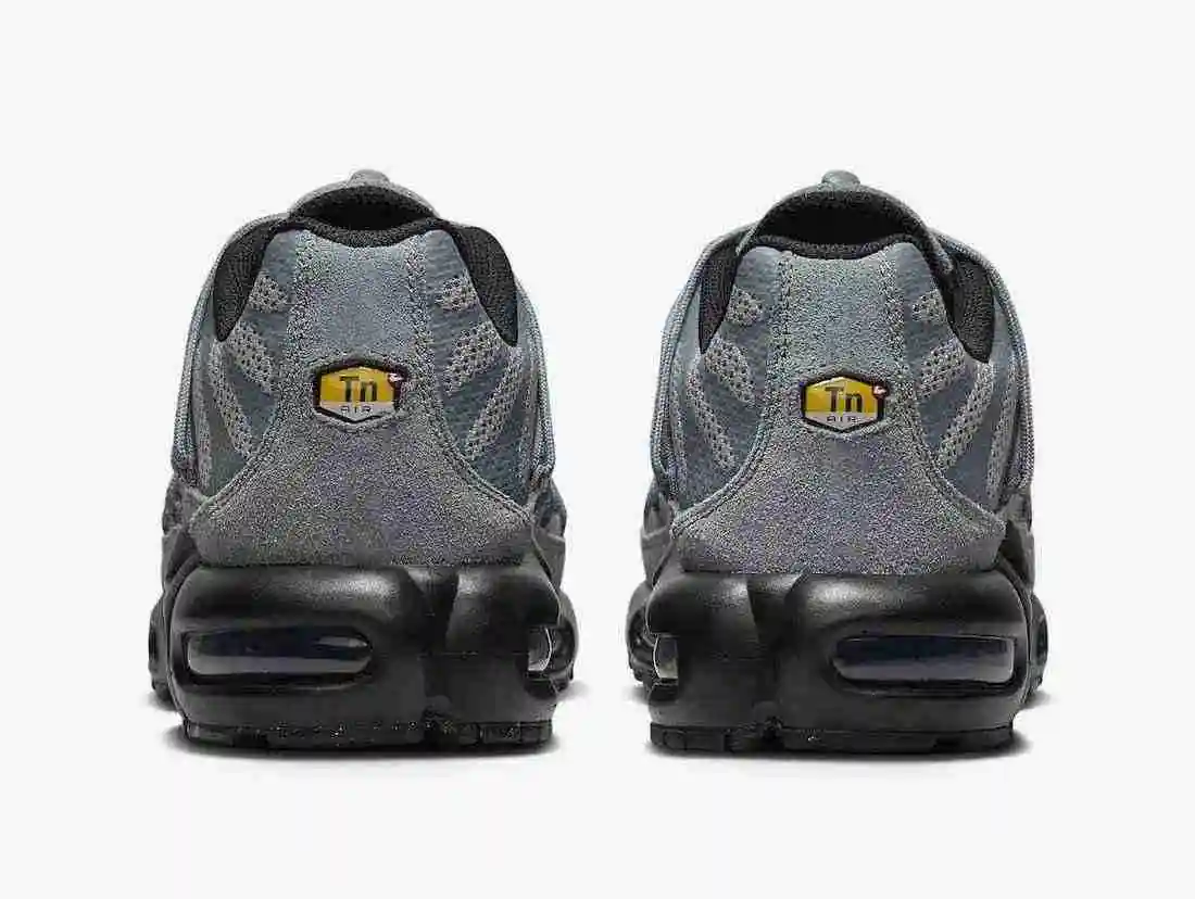 Nike-Air-Max-Plus-Grey-Reflective-FD0670-002-Release-Date-5.webp
