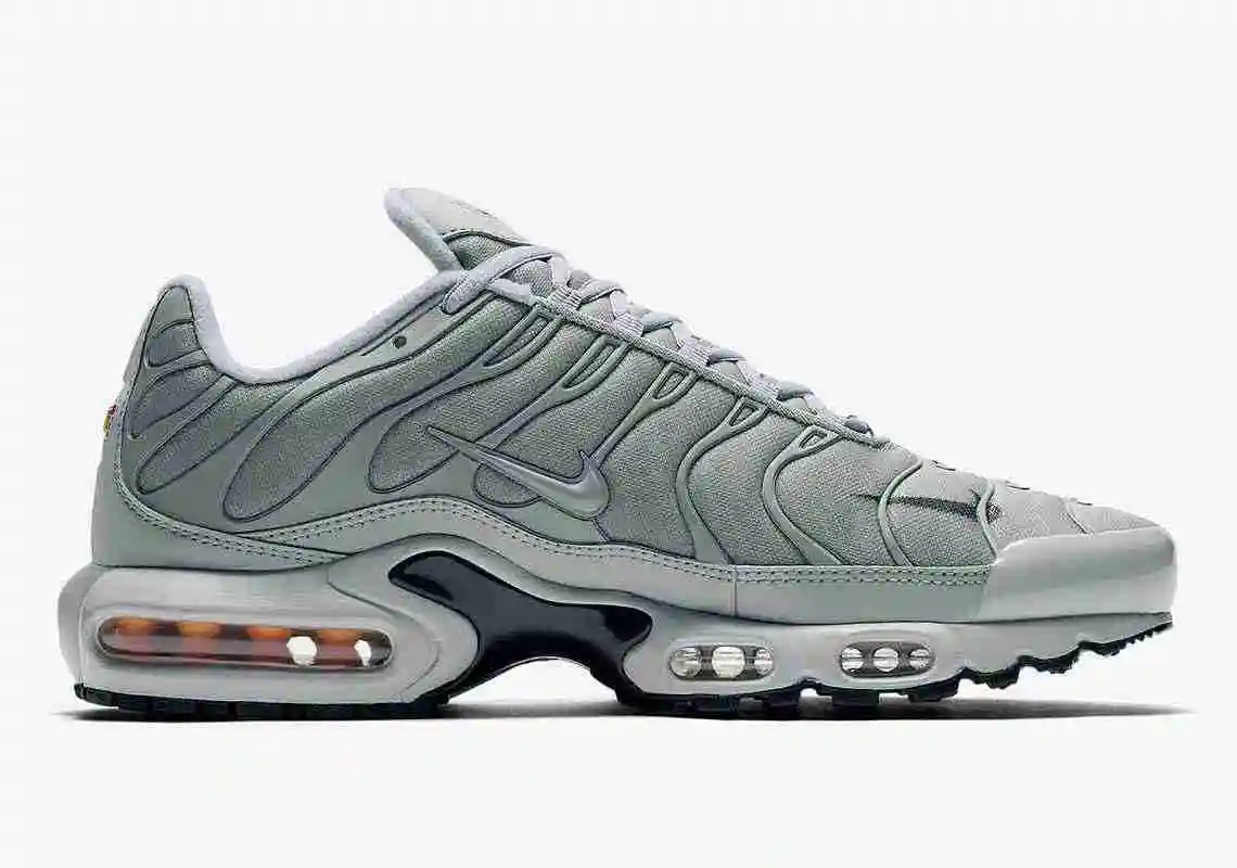 nike-air-max-plus-CU3454-002-3 (1).webp