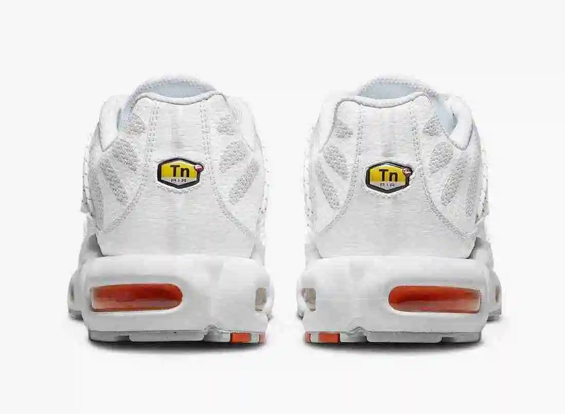 Nike-Air-Max-Plus-Toggle-White-FJ4232-100-Release-Date-5.webp