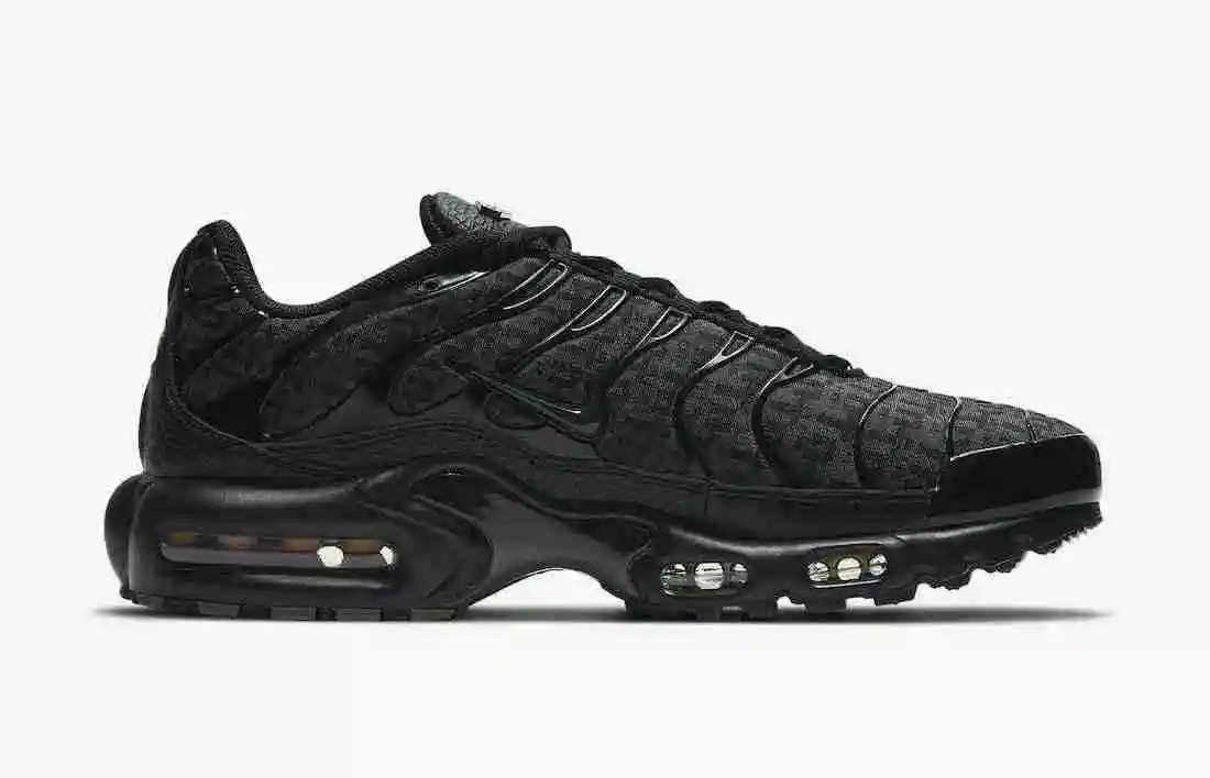 Nike-Air-Max-Plus-Black-DD9609-001-Release-Date-2.webp