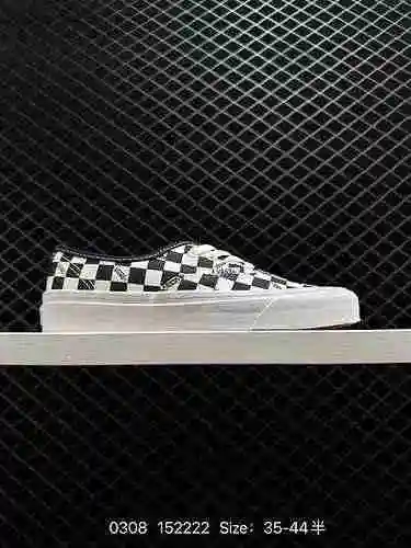 Como uno de los elementos más clásicos de Vans, el tablero de ajedrez es la característica principal