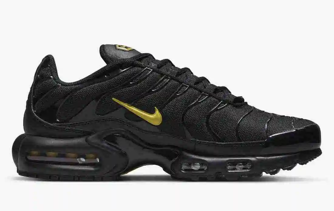 Nike-Air-Max-Plus-Triple-Black-DX2652-001-Release-Date-2.webp