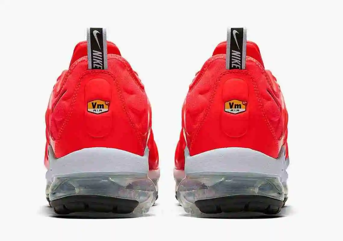 nke-vapormax-plus-924453-602-7.webp