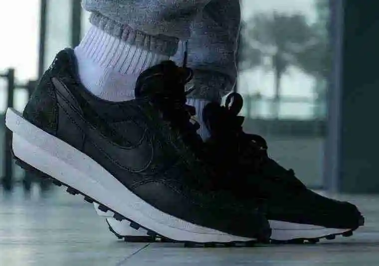 sacai-Nike-LDWaffle-Black-Nylon-BV0073-002-Release-Date-On-Feet-3.webp