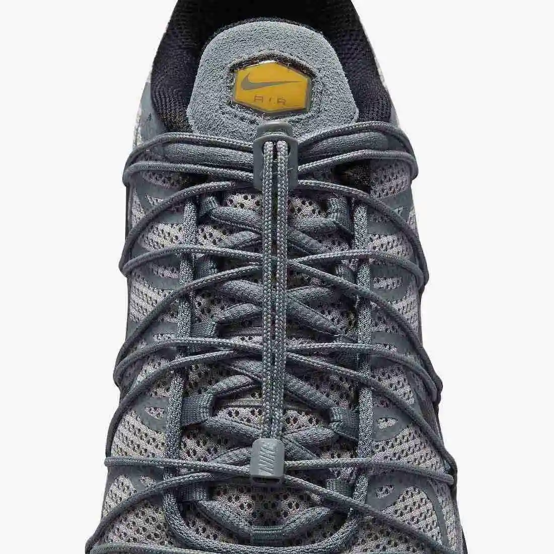 Nike-Air-Max-Plus-Grey-Reflective-FD0670-002-Release-Date-9.webp