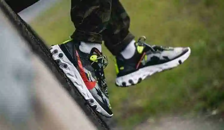 on-feet-nike-react-element-87-Cj4988-200.webp