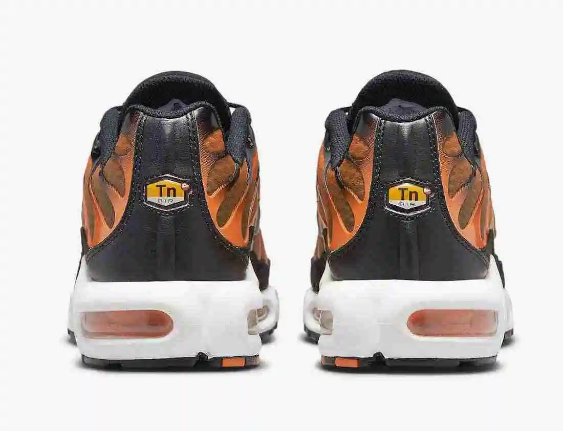 Nike-Air-Max-Plus-Orange-Black-DM0032-800-Release-Date-5.webp
