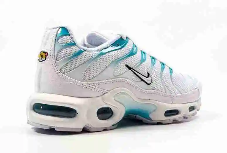 nike-air-max-plus-blue-fury-852630-105-1.webp