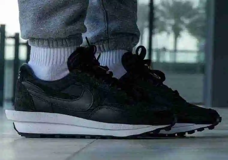 sacai-Nike-LDWaffle-Black-Nylon-BV0073-002-Release-Date-On-Feet-2.webp