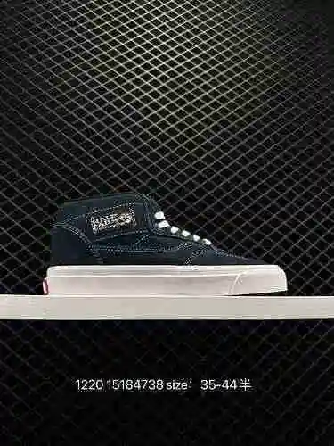 9 Vans Half Cab aporta un aspecto clásico a los zapatos exclusivos del legendario patinador Steve Ca