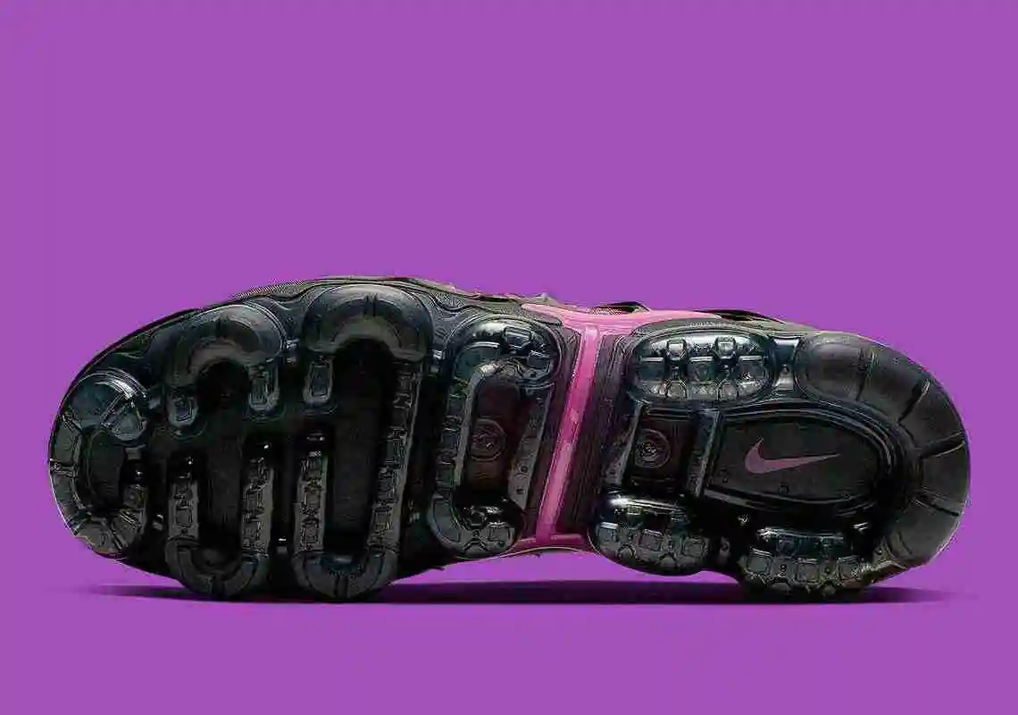 nike-vapormax-plus-924453_603-3.webp