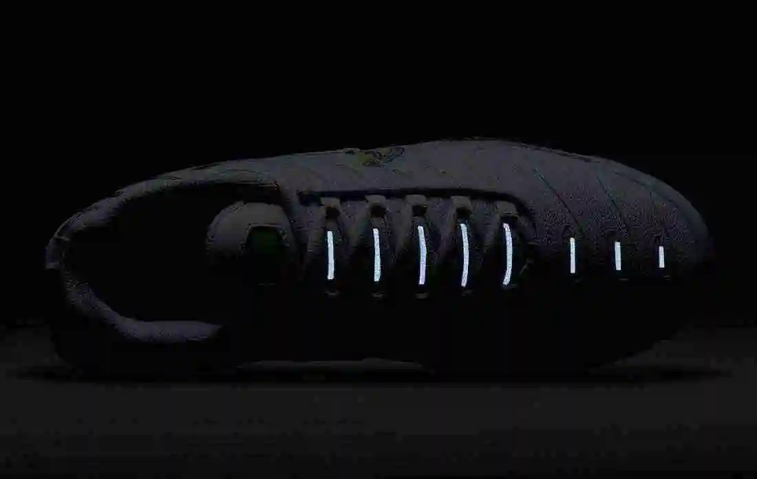 Nike-Air-Max-Plus-DV6821-100-Release-Date-6.webp