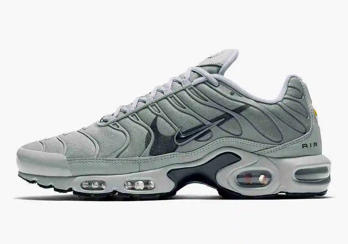 nike-air-max-plus-CU3454-002-1.webp