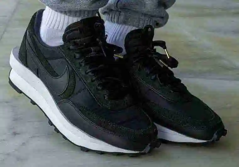 sacai-Nike-LDWaffle-Black-Nylon-BV0073-002-Release-Date-On-Feet-4.webp
