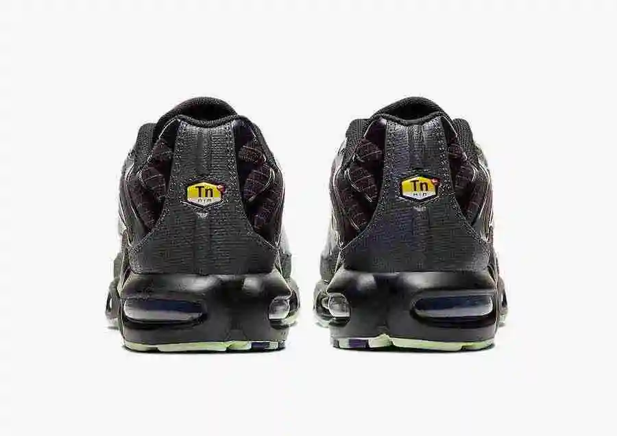Nike-Air-Max-Plus-Green-Glow-CT1619-001-Release-Date-5.webp