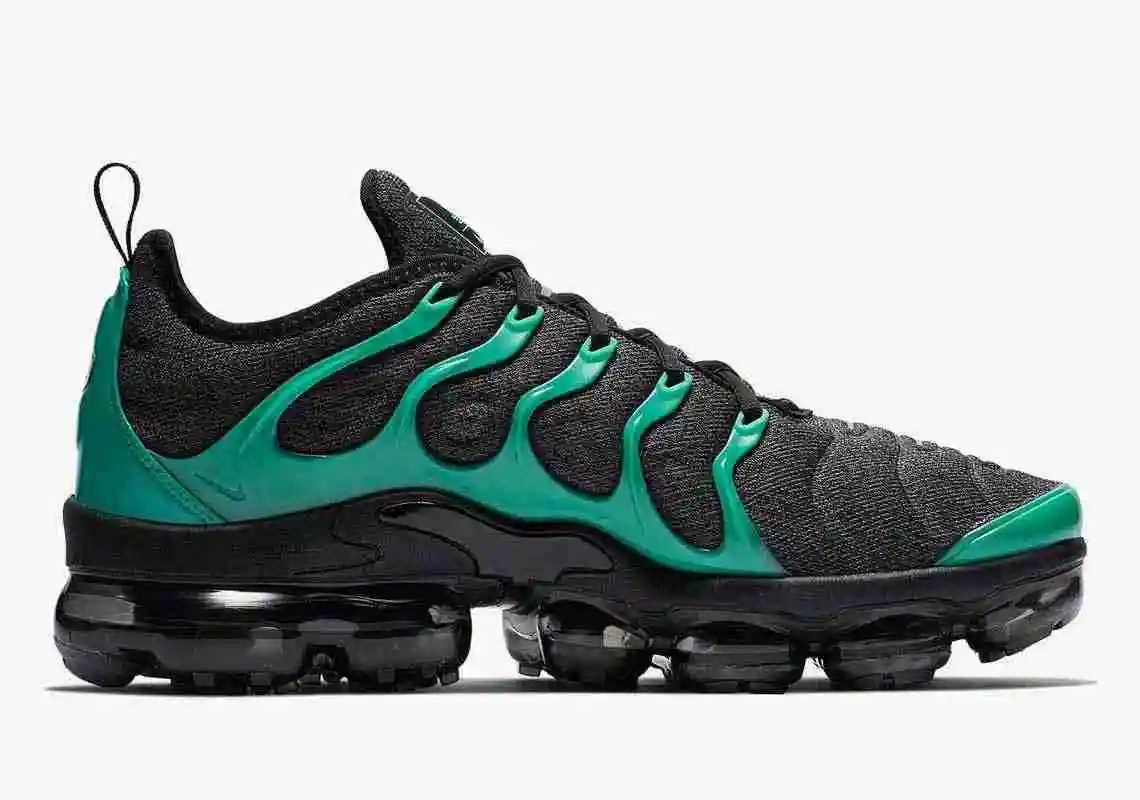 nike-vapormax-plus-eagles-924453-013-2.webp