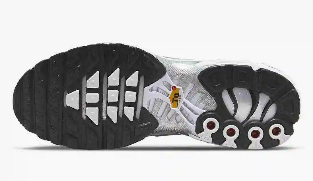 Nike-Air-Max-Plus-White-Silver-Black-DV3456-100-Release-Date-1.webp
