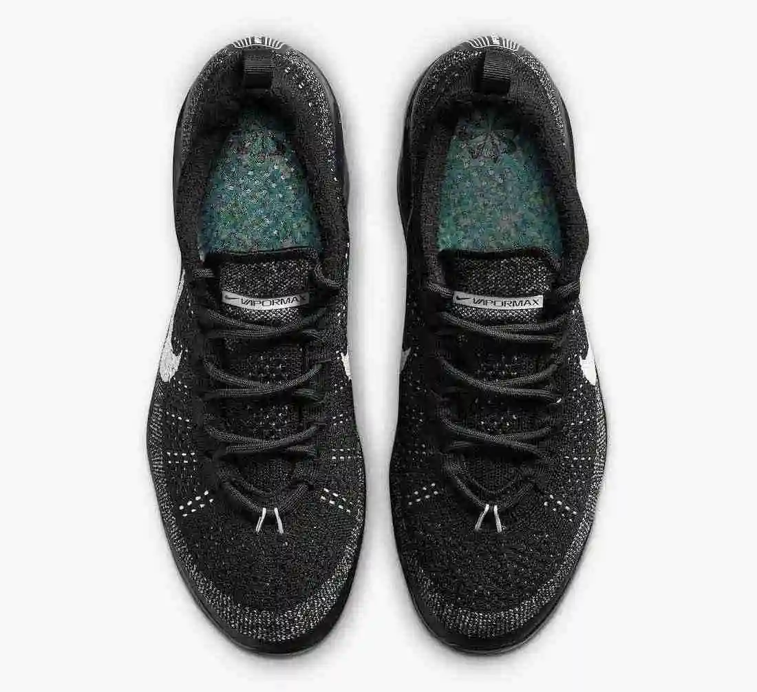 Nike-Air-VaporMax-2023-Flyknit-Oreo-DV1678-001-3.webp