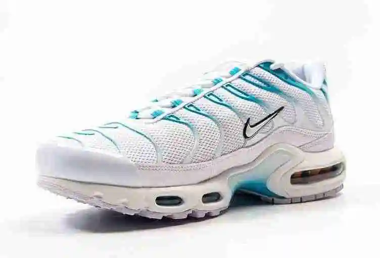 nike-air-max-plus-blue-fury-852630-105-2.webp
